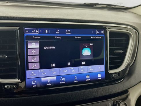 Used 2021 Chrysler Pacifica Touring-L FWD image 17