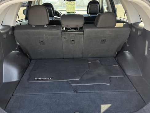 Used 2015 Kia Sorento LX image 19