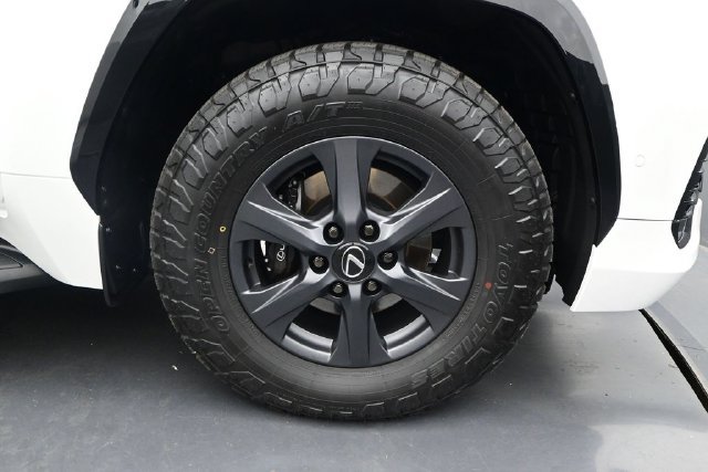 Used 2025 Lexus LX 700h Overtrail AWD/4WD image 18