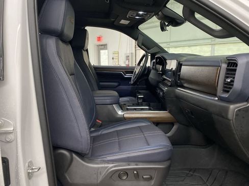 Used 2023 Chevrolet Silverado 1500 High Country w/ Technology Package image 18