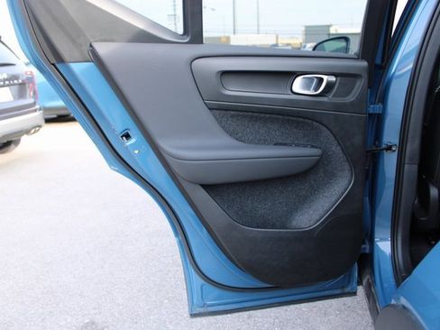 Used 2025 Volvo XC40 B5 Plus image 32