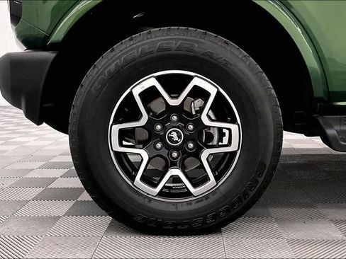 Used 2025 Ford Bronco Outer Banks AWD/4WD image 9