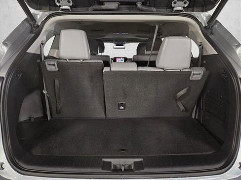 Used 2021 Toyota Highlander XLE image 6