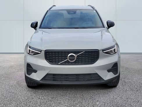 Used 2026 Volvo XC40 B5 Core w/ Climate Package AWD/4WD image 2