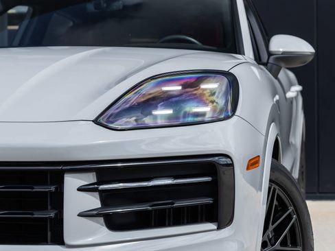 Certified 2024 Porsche Cayenne image 17