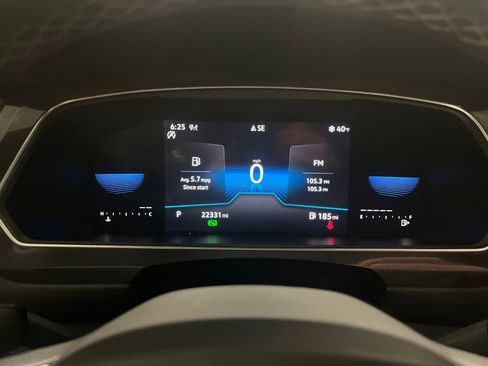 Used 2023 Volkswagen Tiguan SE R-Line image 3