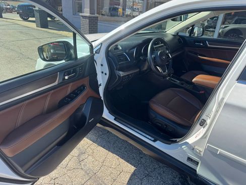 Used 2018 Subaru Outback 3.6R Touring AWD/4WD image 9