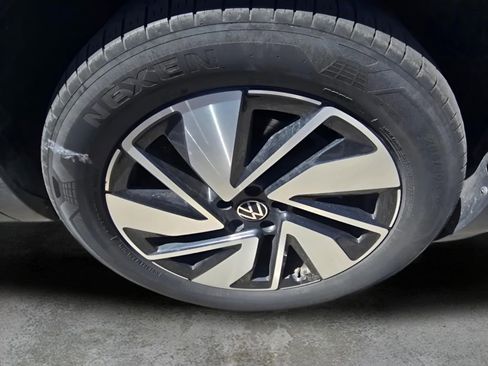 Used 2025 Volkswagen Atlas SE image 15