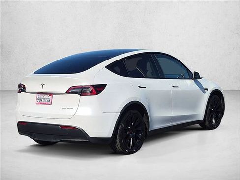 Used 2023 Tesla Model Y Long Range AWD/4WD image 5