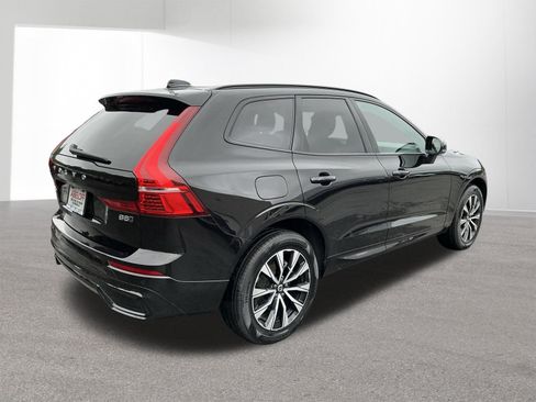 Used 2025 Volvo XC60 B5 Core AWD/4WD image 3