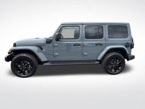 Used 2025 Jeep Wrangler Unlimited Sahara AWD/4WD image 3