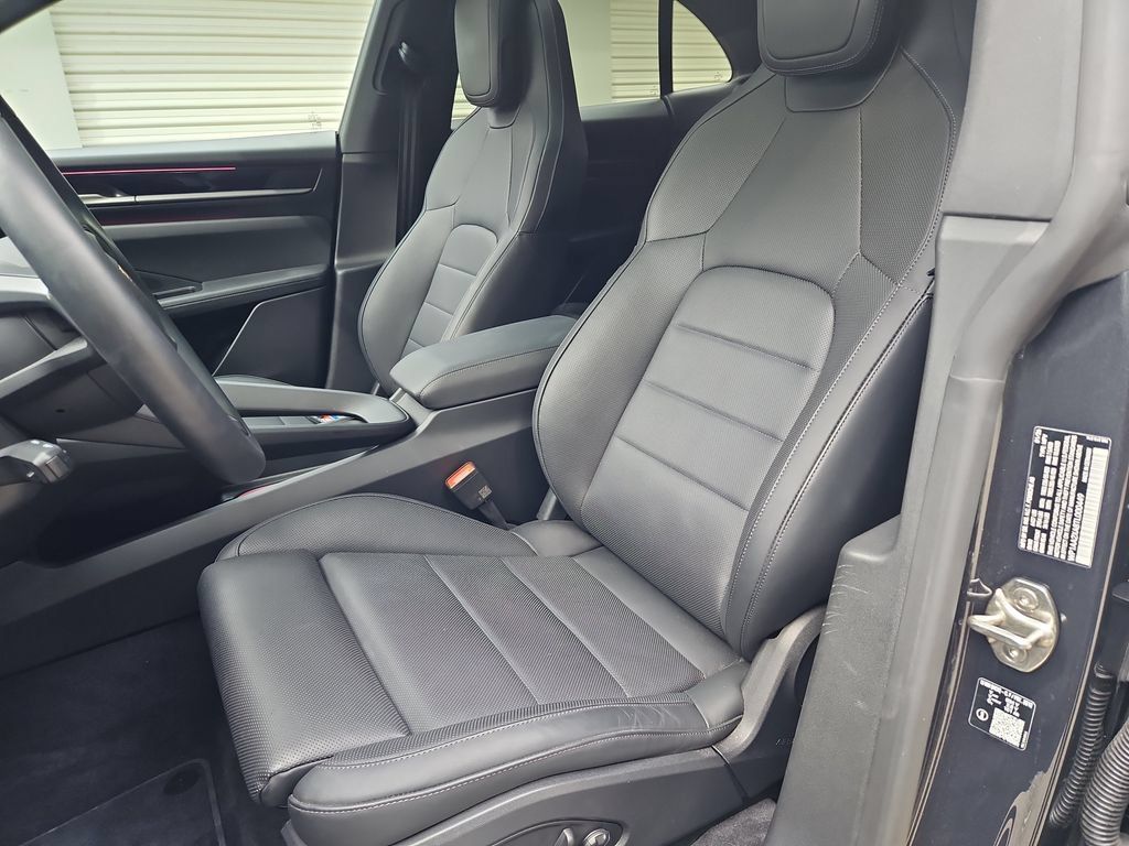 Certified 2026 Porsche Macan 4 Electric AWD/4WD image 5