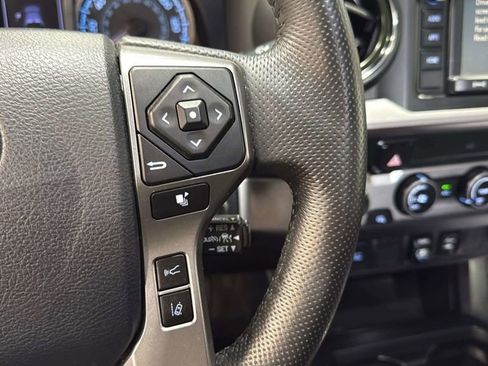 Used 2019 Toyota Tacoma SR5 AWD/4WD image 23