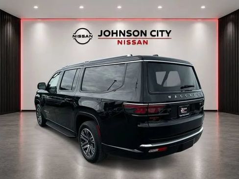 Used 2024 Jeep Wagoneer L Series II w/ Flexible Seating Group AWD/4WD image 7