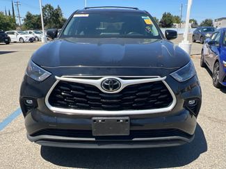 Used 2023 Toyota Highlander LE FWD video 2