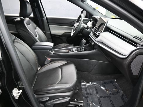 Used 2024 Jeep Compass Latitude image 36