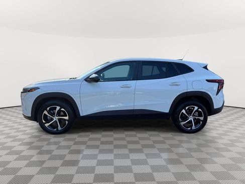 Used 2024 Chevrolet Trax RS w/ Driver Confidence Package FWD image 4