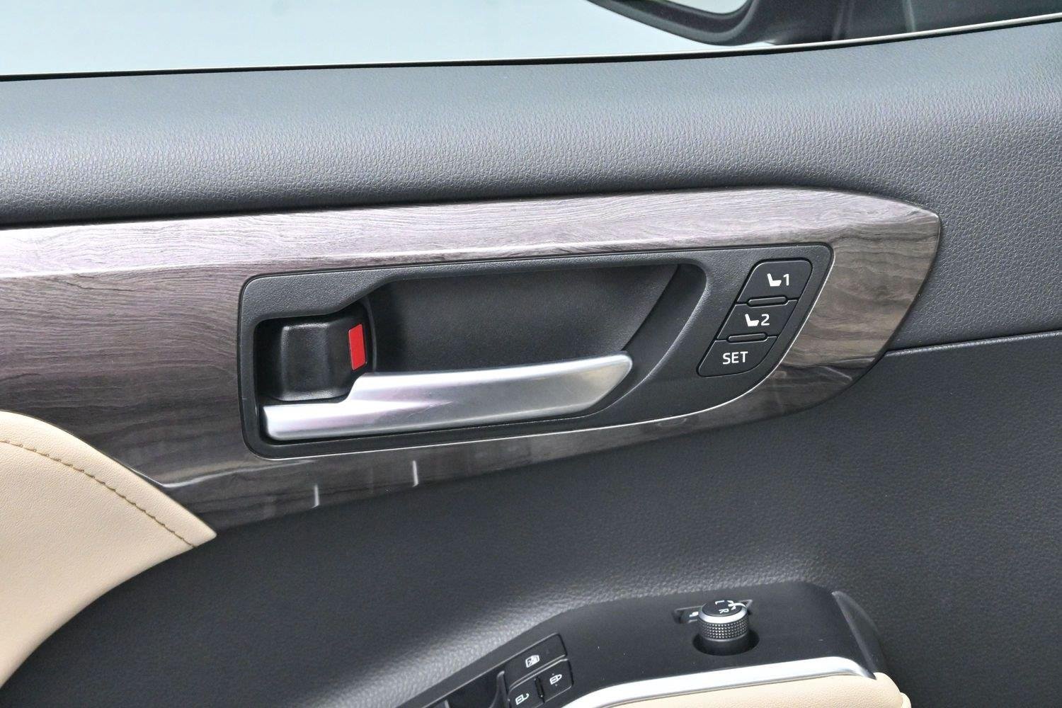 Used 2023 Toyota Highlander Limited AWD/4WD image 13