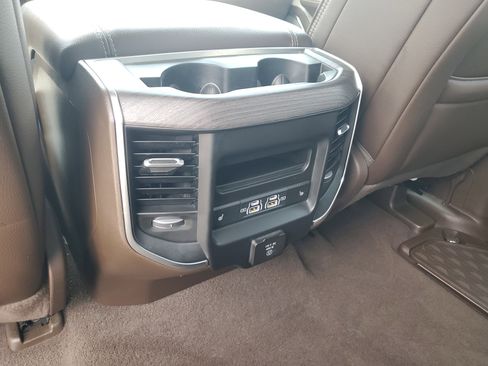 Used 2025 RAM 1500 Laramie AWD/4WD image 10
