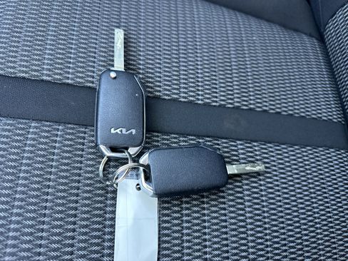 Used 2023 Kia Sorento LX FWD image 20