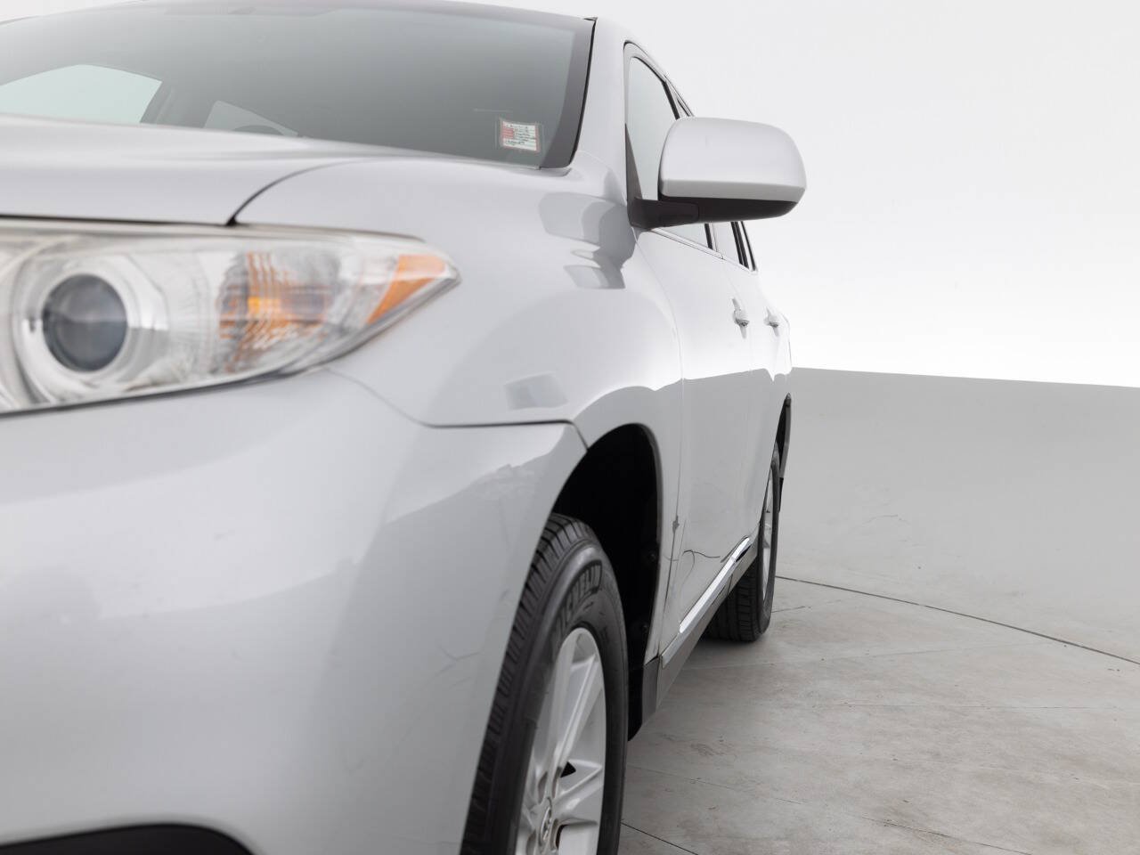 Used 2013 Toyota Highlander FWD w/ Cold Weather Pkg image 12