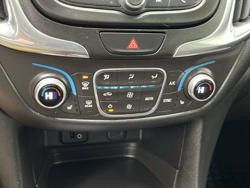 Used 2018 Chevrolet Equinox LT image 20