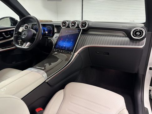 Used 2023 Mercedes-Benz GLC 300 4MATIC image 29
