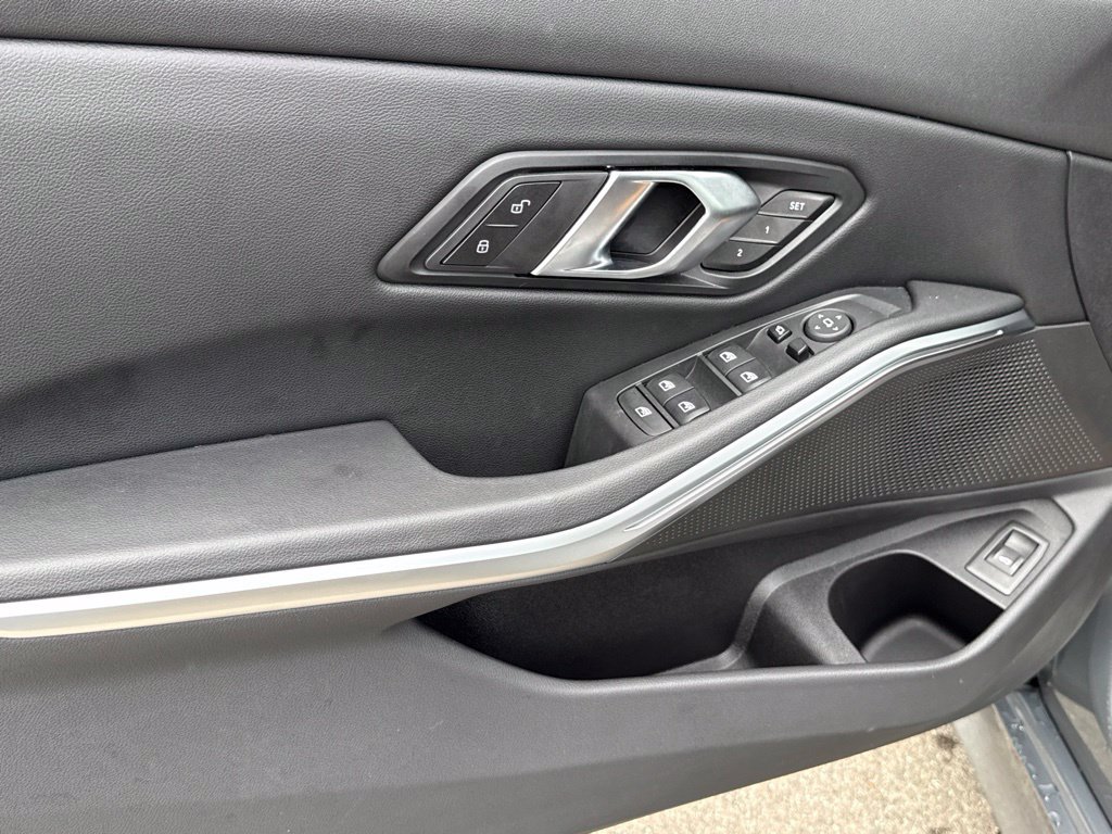 Used 2024 BMW 330i Sedan w/ Convenience Package RWD image 17