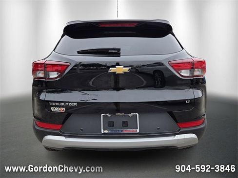 Used 2025 Chevrolet TrailBlazer LT w/ Driver Confidence Package image 4
