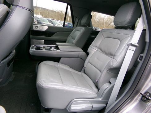 Used 2021 Lincoln Navigator Reserve w/ Luxury Package image 15