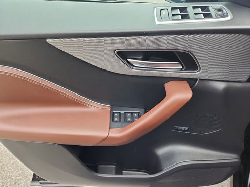 Used 2019 Jaguar F-PACE S image 25