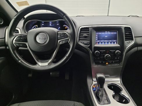 Used 2019 Jeep Grand Cherokee Laredo AWD/4WD image 22