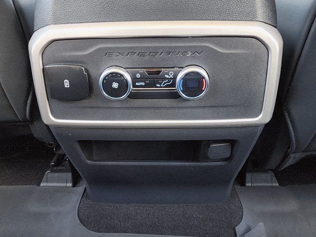 Used 2023 Ford Expedition XLT AWD/4WD image 17