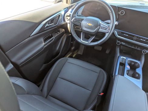 Used 2025 Chevrolet Equinox EV LT w/ Convenience Package image 17