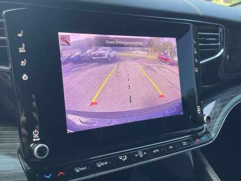 Used 2022 Jeep Wagoneer Series II RWD image 18