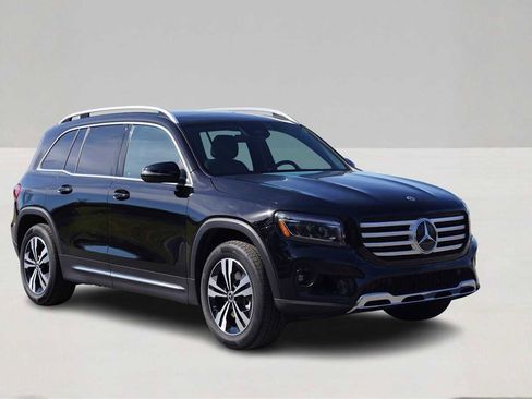 Used 2026 Mercedes-Benz GLB 250 4MATIC image 3