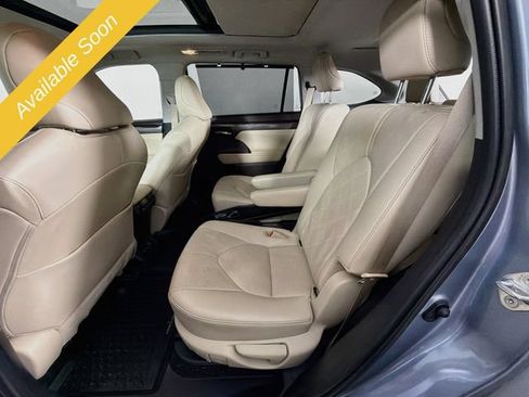 Used 2021 Toyota Highlander Platinum AWD/4WD image 23