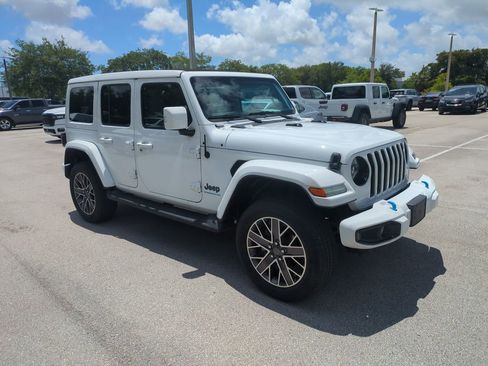 Used 2023 Jeep Wrangler Unlimited Sahara AWD/4WD image 2