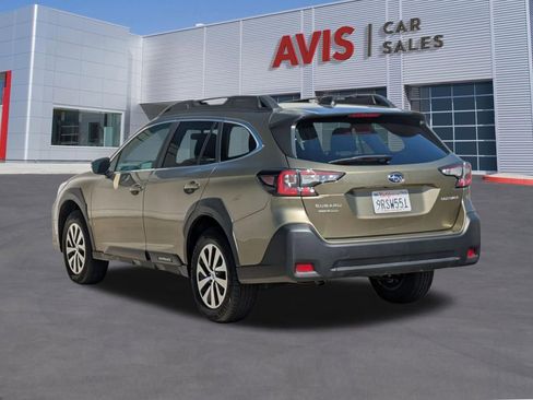 Used 2025 Subaru Outback Premium image 9