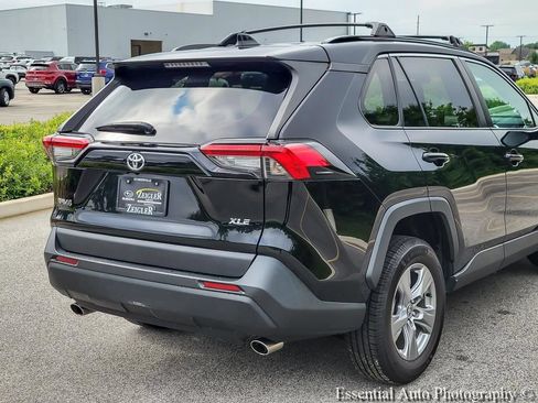 Used 2022 Toyota RAV4 XLE FWD image 6