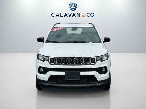 Used 2024 Jeep Compass Latitude AWD/4WD image 2
