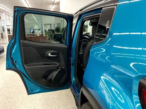 Used 2020 Jeep Renegade Limited w/ UConnect 8.4 Nav Group image 31