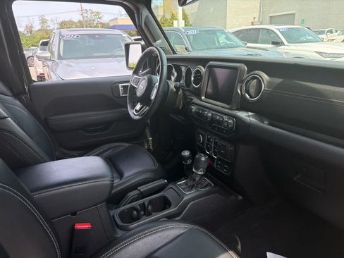 Used 2023 Jeep Wrangler Unlimited Sahara w/ Cold Weather Group AWD/4WD image 3
