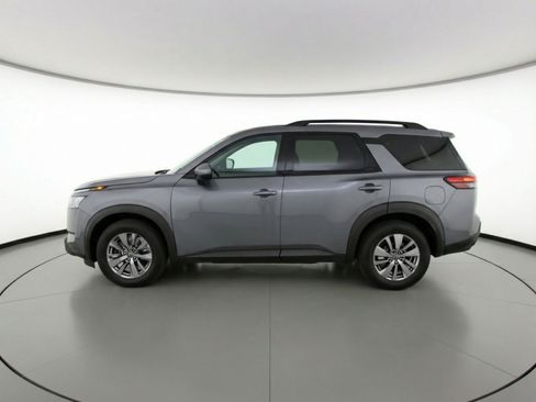 Used 2025 Nissan Pathfinder SV image 5
