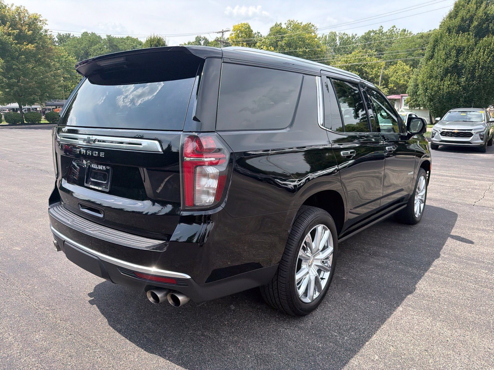 Used 2022 Chevrolet Tahoe High Country w/ Premium Package AWD/4WD image 5
