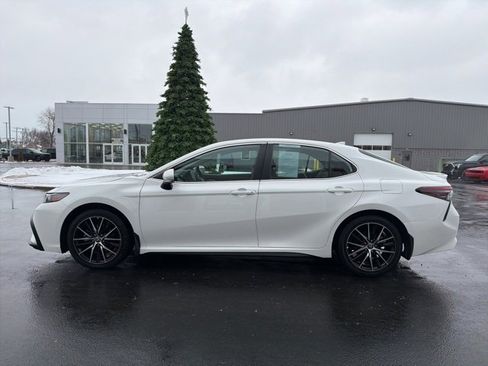 Certified 2024 Toyota Camry SE image 4