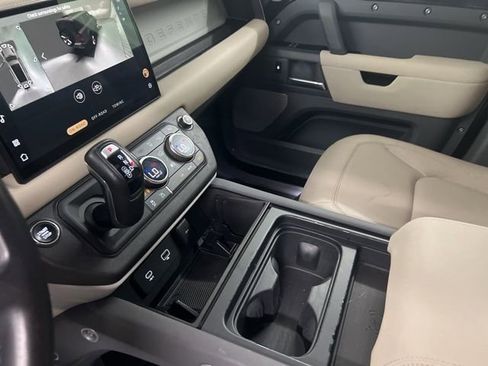 Used 2023 Land Rover Defender 130 S image 34