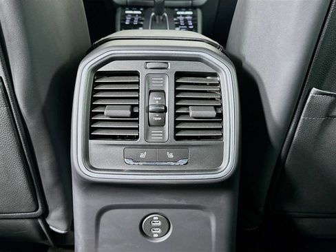 Certified 2026 Porsche Macan AWD/4WD image 26