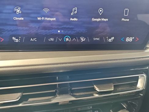 Used 2024 Chevrolet Traverse LS FWD image 24