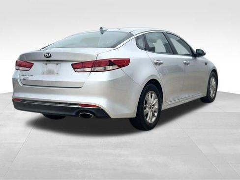 Used 2016 Kia Optima LX image 4